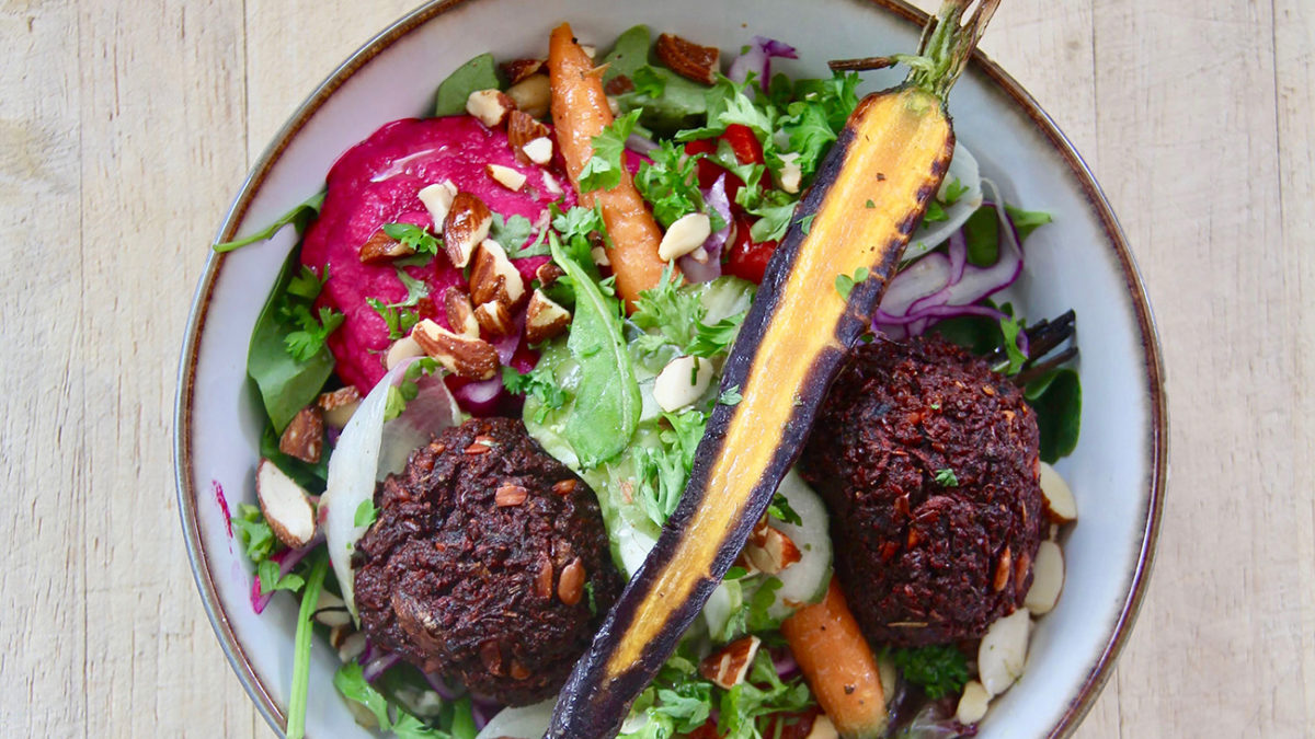 Delicious Beetballs with Seasonal Vegetables