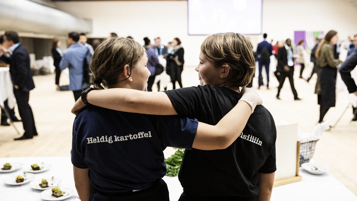C40 World Mayors Summit in Copenhagen, with schools engaged in the Shifting Urban Diets project preparing Planetary Health Diet dishes. ©Mathilde Schmidt, 2019